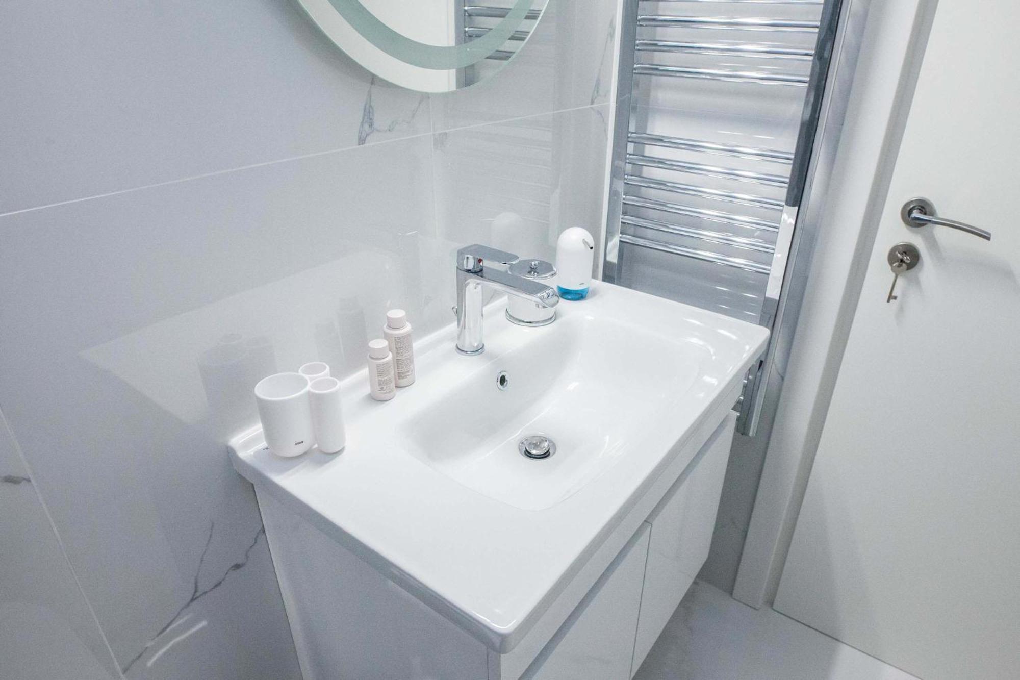 Central 2 Bd Apt With Balcony By Monastiraki Athene Buitenkant foto