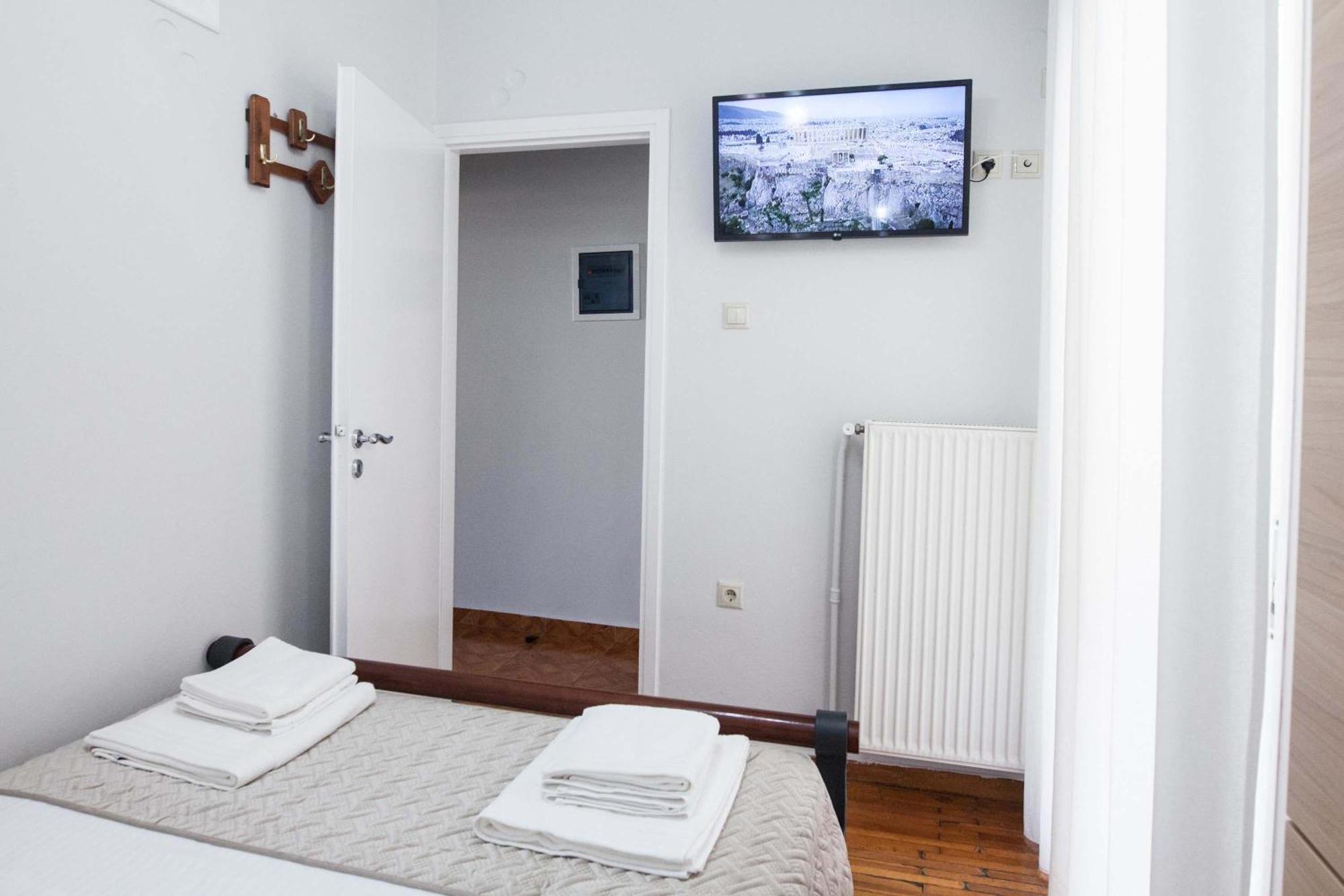 Central 2 Bd Apt With Balcony By Monastiraki Athene Buitenkant foto