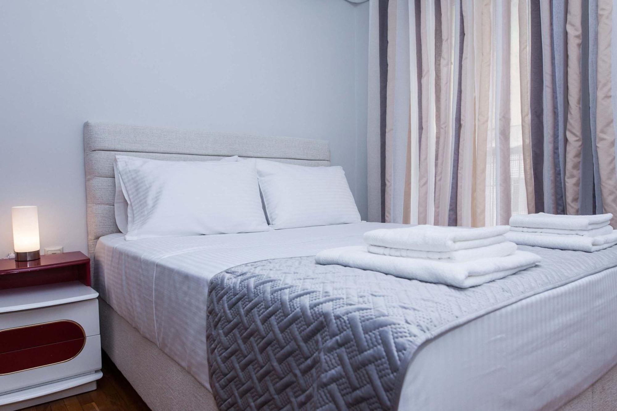 Central 2 Bd Apt With Balcony By Monastiraki Athene Buitenkant foto