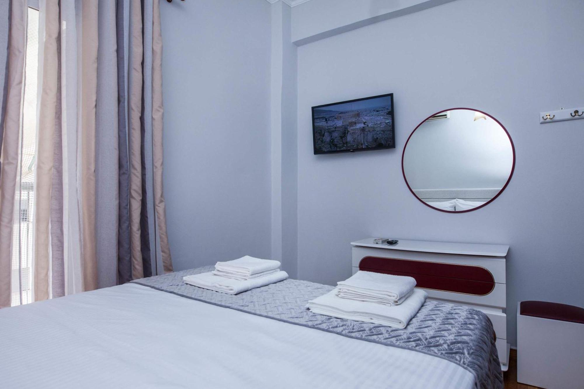 Central 2 Bd Apt With Balcony By Monastiraki Athene Buitenkant foto
